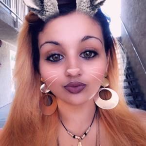 Meet your Posher, Desiree